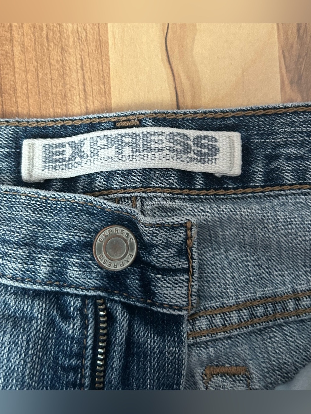 Express Low Rise Flare Jeans - Picture 7 of 8